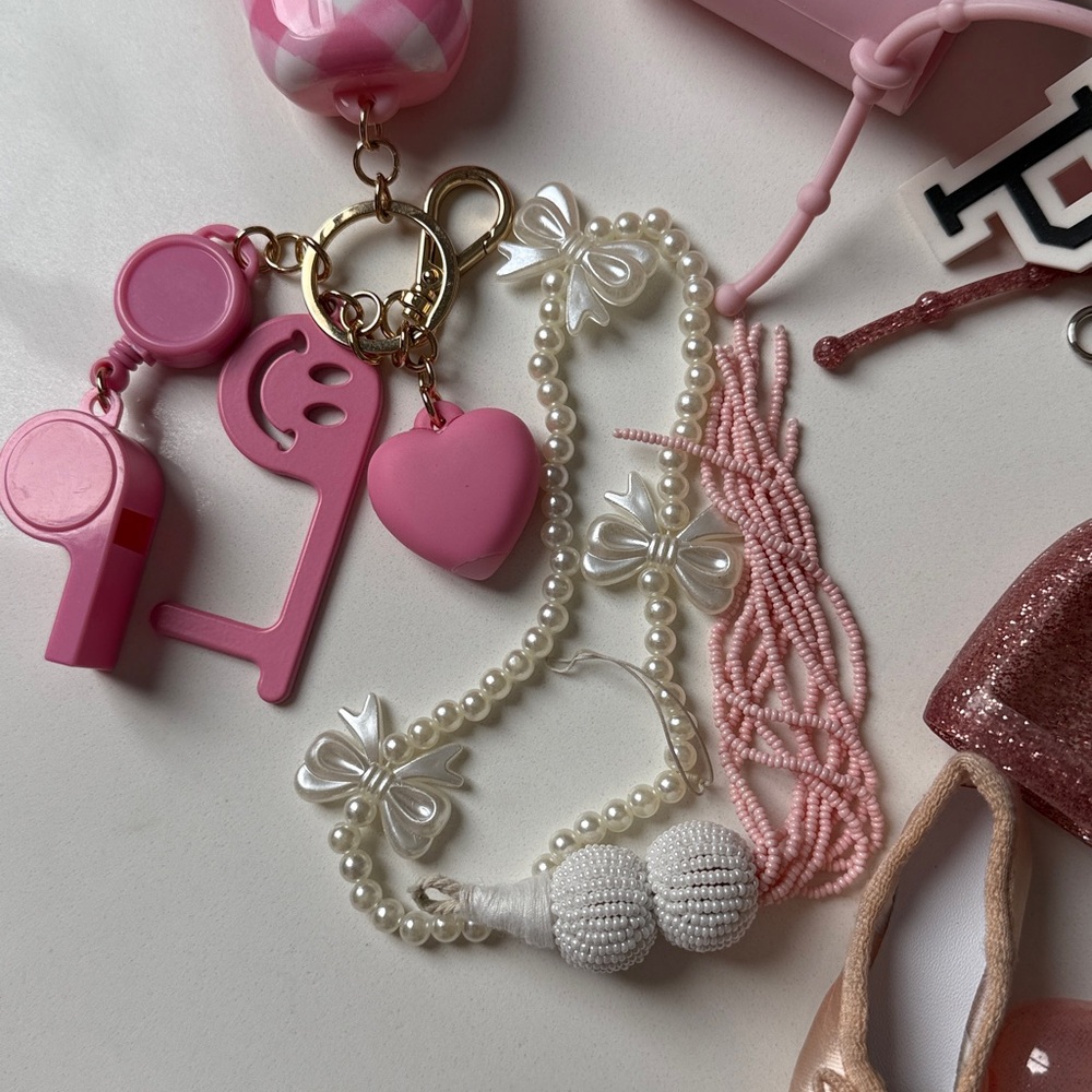 Keychain Misc Set Bundle - Picture 7 of 17